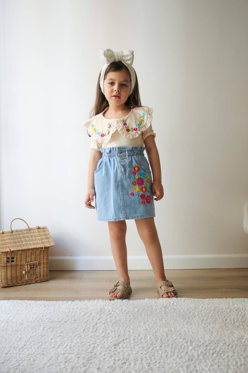 kız çocuk bebe yakalı nakışlı kot etekli takım